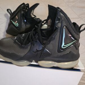 Nike Mens Size 10 Black and Green Glow swoosh Athletix Sneakers